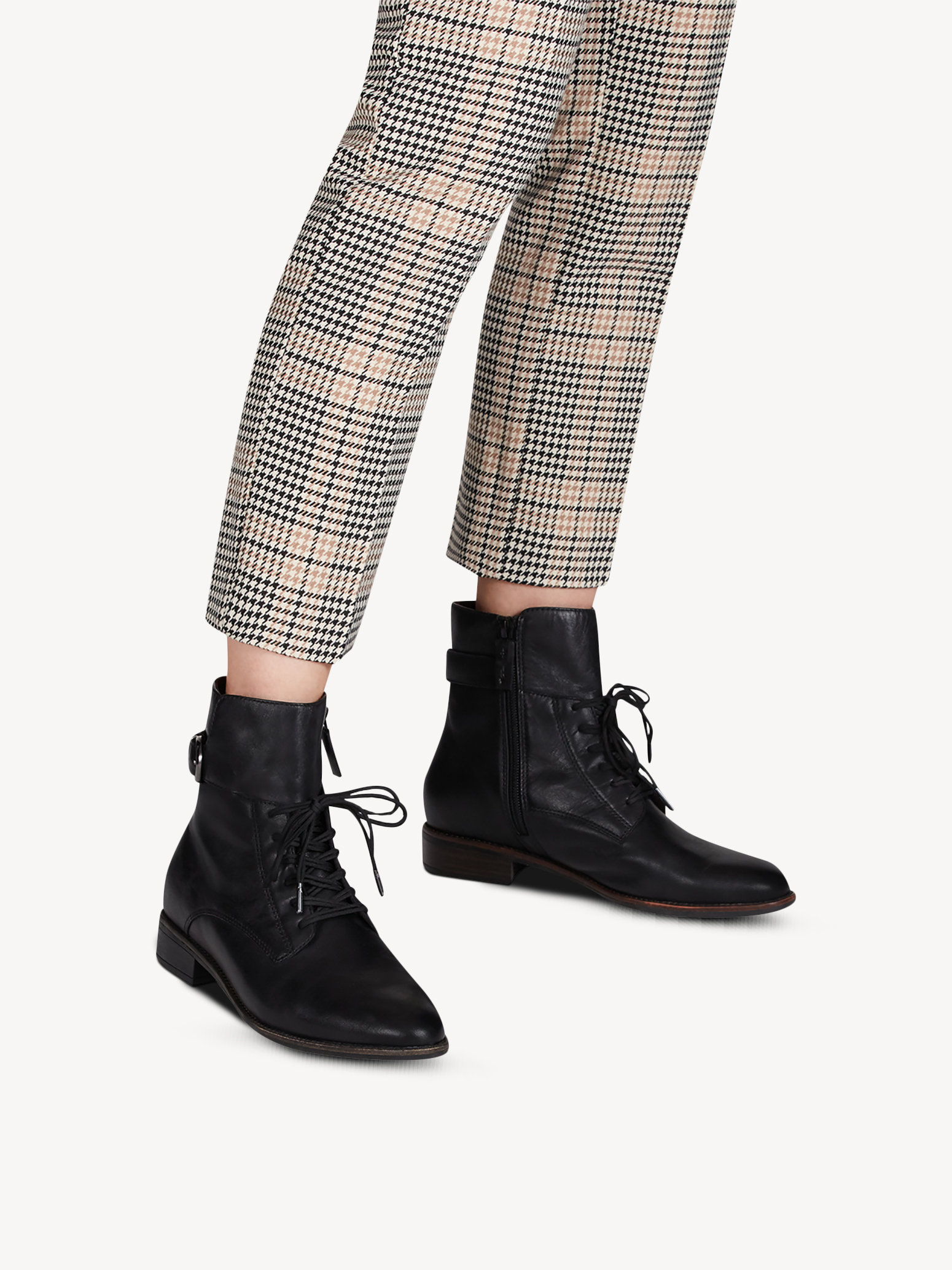 Ботинки женские (черный) - изображение №1