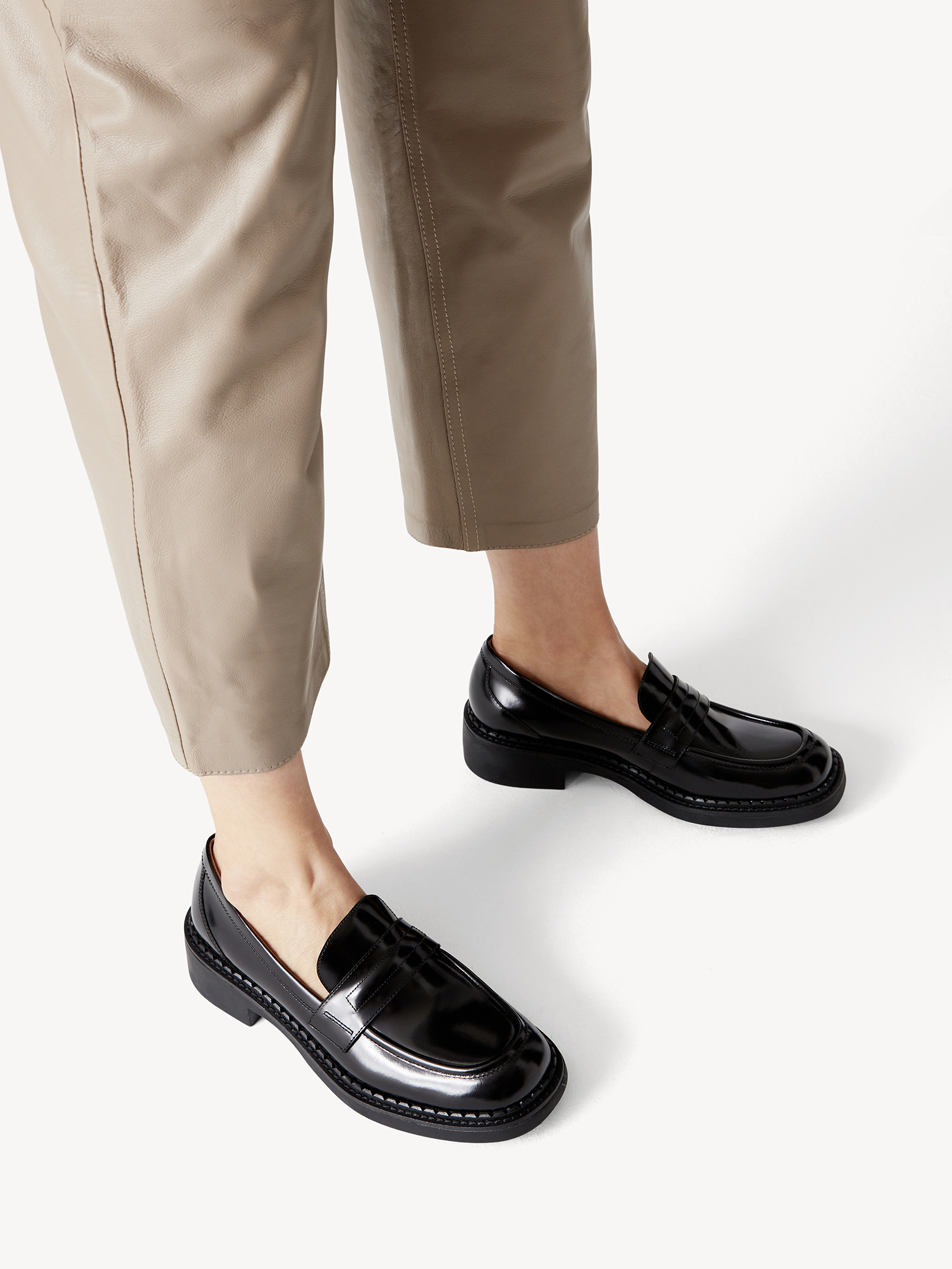 Туфли женские (черный) - изображение №1