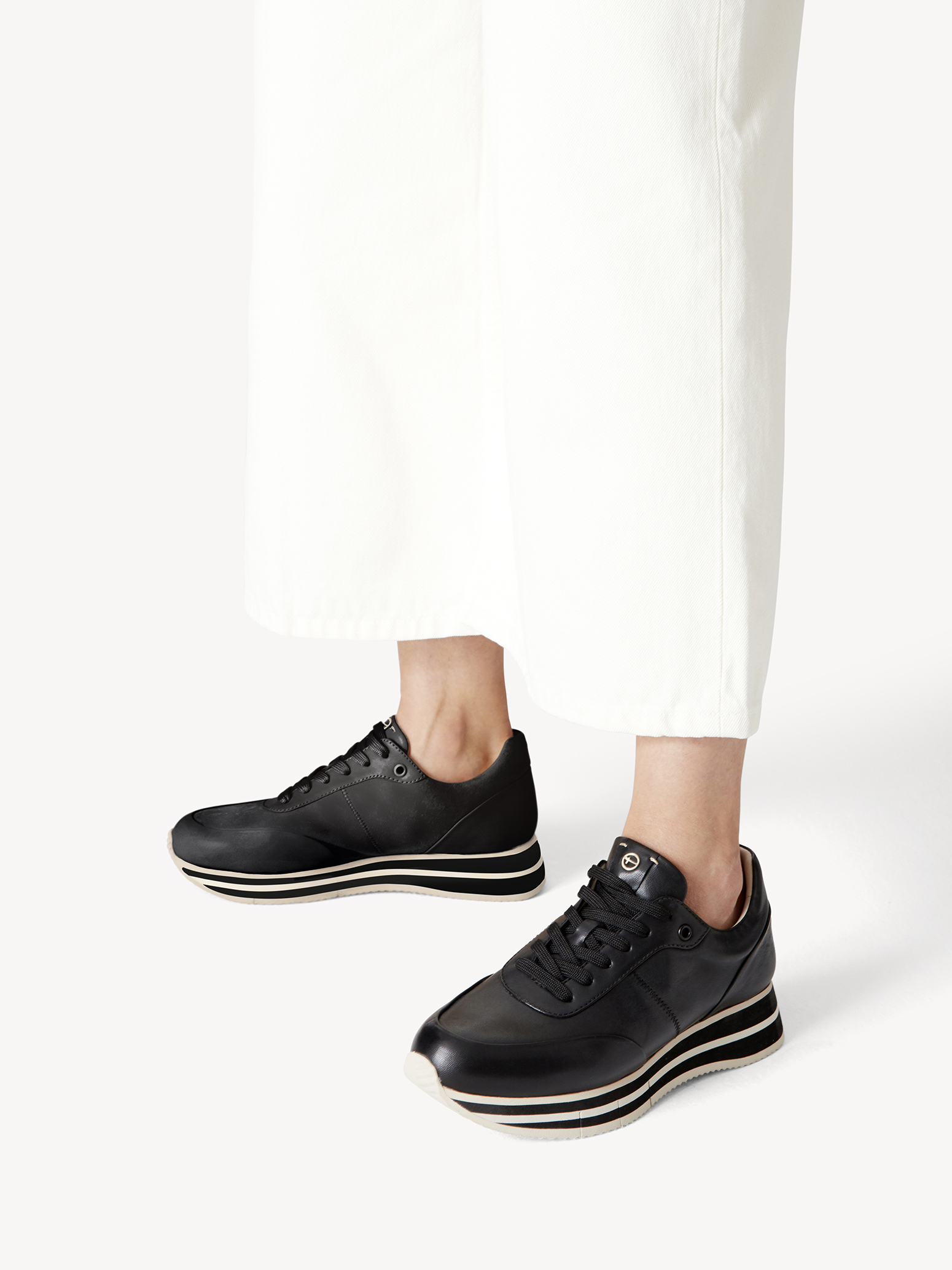 Ботинки на шнурках женские (черный) - изображение №1