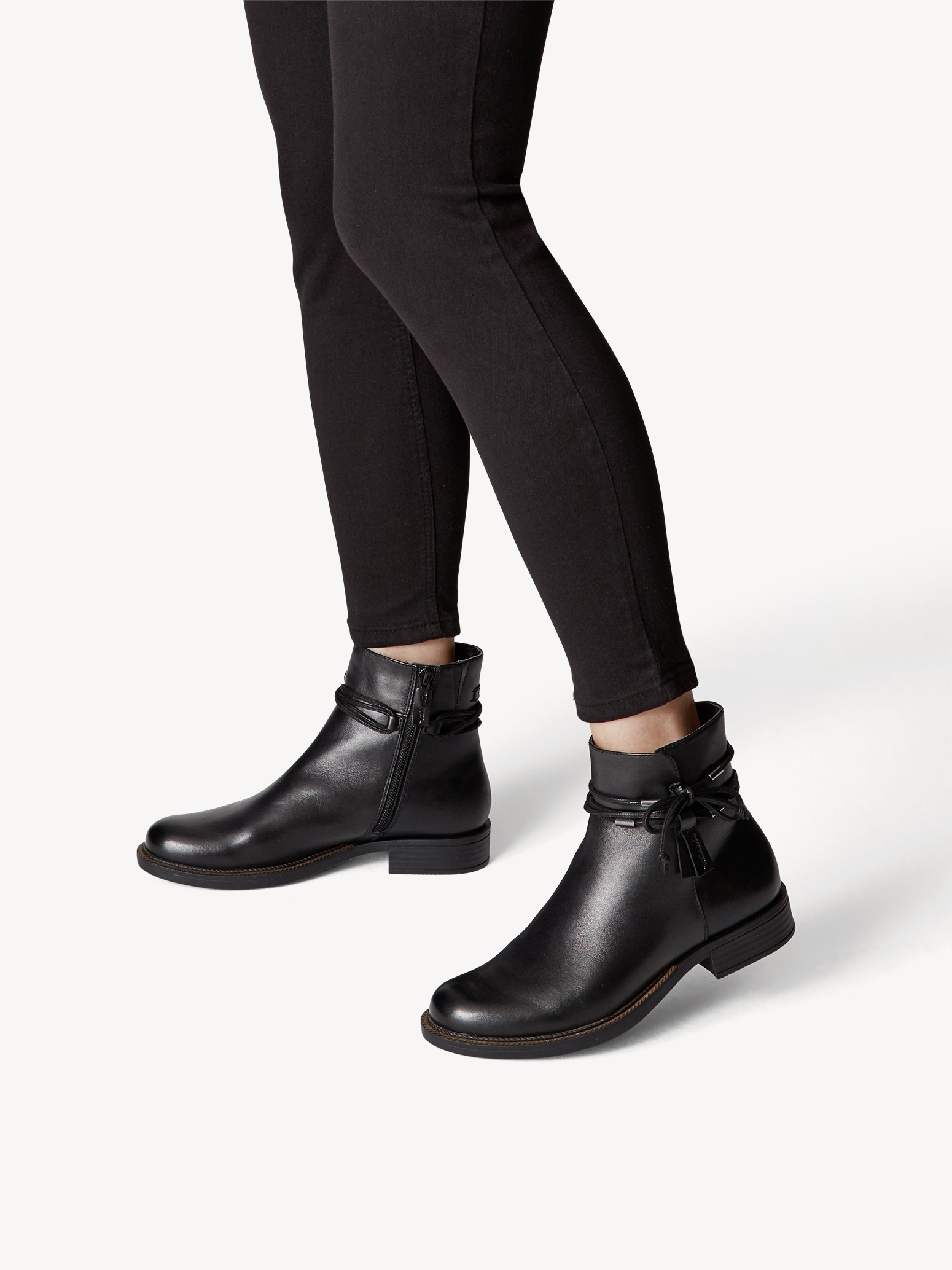 Ботинки женские (черный) - изображение №1